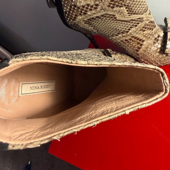 Nina Ricci bow accent snake skin, high heel booties. - Picture 5 of 5